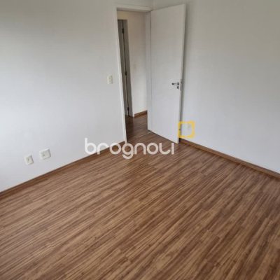 Apartamento com 79m², 3 quartos (sendo 1 suíte), 2 garagens, no bairro Córrego Grande em Florianópolis