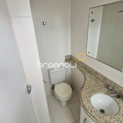 Apartamento com 79m², 3 quartos (sendo 1 suíte), 2 garagens, no bairro Córrego Grande em Florianópolis