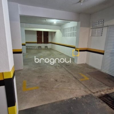 Apartamento com 79m², 3 quartos (sendo 1 suíte), 2 garagens, no bairro Córrego Grande em Florianópolis