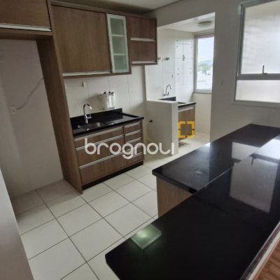 Apartamento com 79m², 3 quartos (sendo 1 suíte), 2 garagens, no bairro Córrego Grande em Florianópolis