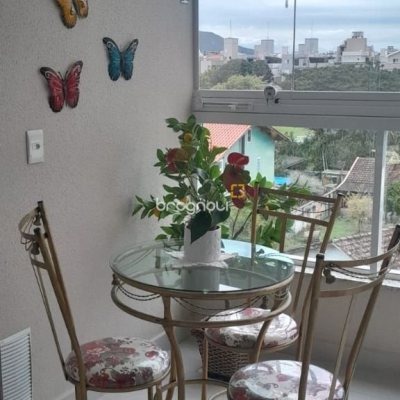 Apartamento com 81m², 2 quartos (sendo 1 suíte), 2 garagens, no bairro Ingleses do Rio Vermelho em Florianópolis