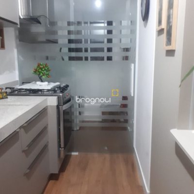 Apartamento com 81m², 2 quartos (sendo 1 suíte), 2 garagens, no bairro Ingleses do Rio Vermelho em Florianópolis