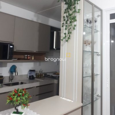 Apartamento com 81m², 2 quartos (sendo 1 suíte), 2 garagens, no bairro Ingleses do Rio Vermelho em Florianópolis