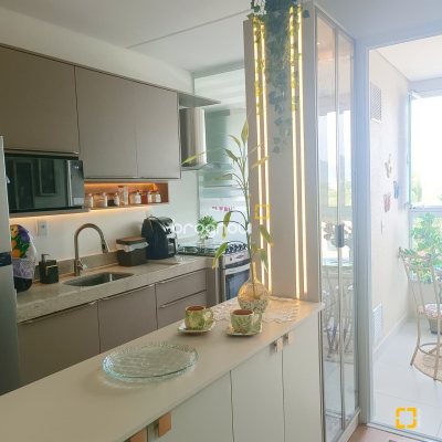 Apartamento com 81m², 2 quartos (sendo 1 suíte), 2 garagens, no bairro Ingleses do Rio Vermelho em Florianópolis