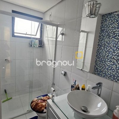Apartamento com 65m², 2 quartos, 1 garagem, no bairro Centro em Florianópolis