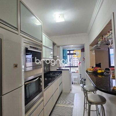 Apartamento com 65m², 2 quartos, 1 garagem, no bairro Centro em Florianópolis