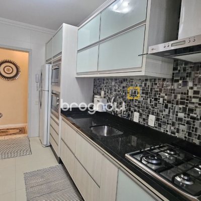 Apartamento com 65m², 2 quartos, 1 garagem, no bairro Centro em Florianópolis