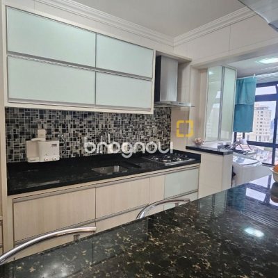 Apartamento com 65m², 2 quartos, 1 garagem, no bairro Centro em Florianópolis