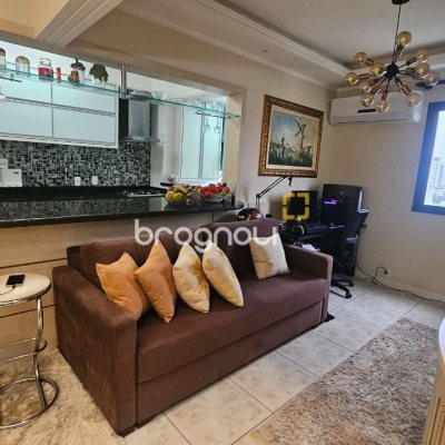 Apartamento com 65m², 2 quartos, 1 garagem, no bairro Centro em Florianópolis