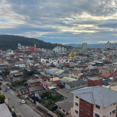 Apartamento com 69m², 2 quartos (sendo 1 suíte), 1 garagem, no bairro Bela Vista em São José