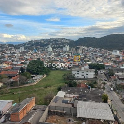 Apartamento com 69m², 2 quartos (sendo 1 suíte), 1 garagem, no bairro Bela Vista em São José