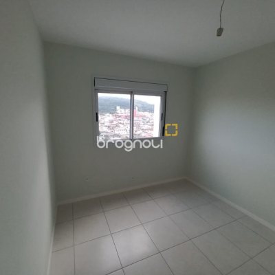 Apartamento com 69m², 2 quartos (sendo 1 suíte), 1 garagem, no bairro Bela Vista em São José
