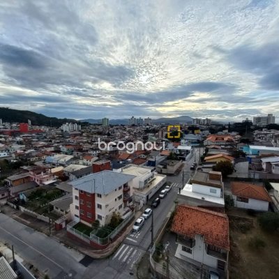 Apartamento com 69m², 2 quartos (sendo 1 suíte), 1 garagem, no bairro Bela Vista em São José