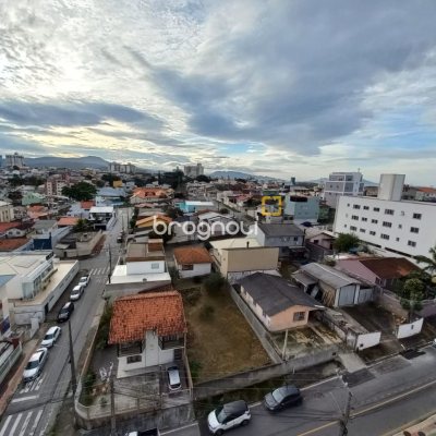 Apartamento com 69m², 2 quartos (sendo 1 suíte), 1 garagem, no bairro Bela Vista em São José
