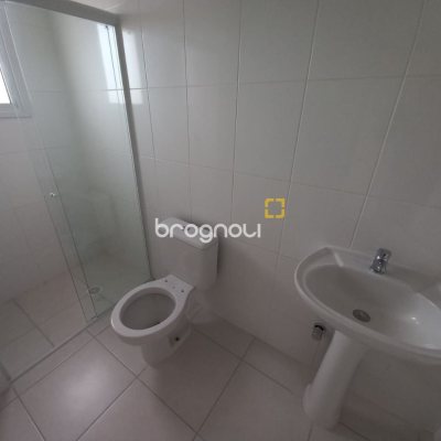 Apartamento com 69m², 2 quartos (sendo 1 suíte), 1 garagem, no bairro Bela Vista em São José
