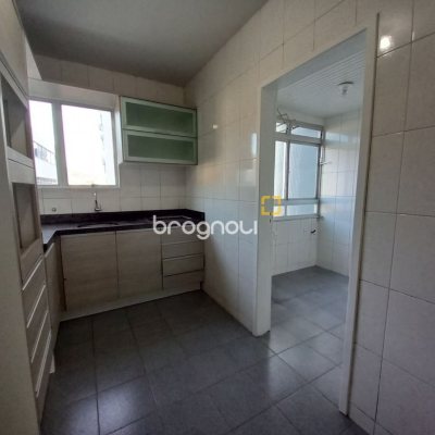 Apartamento com 80m², 2 quartos, 1 garagem, no bairro Centro em Florianópolis
