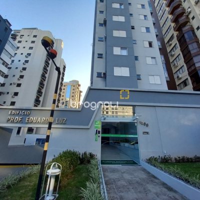 Apartamento com 80m², 2 quartos, 1 garagem, no bairro Centro em Florianópolis