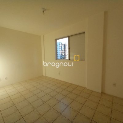 Apartamento com 80m², 2 quartos, 1 garagem, no bairro Centro em Florianópolis