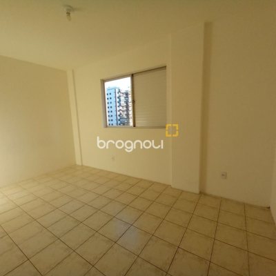 Apartamento com 80m², 2 quartos, 1 garagem, no bairro Centro em Florianópolis