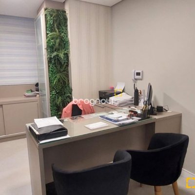 Sala com 212m², no bairro Centro em Florianópolis