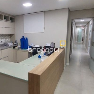 Sala com 212m², no bairro Centro em Florianópolis
