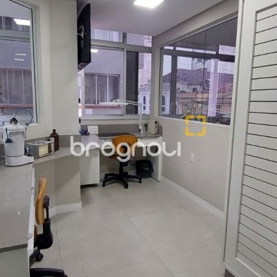 Sala com 212m², no bairro Centro em Florianópolis