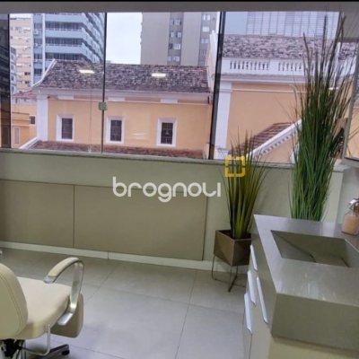 Sala com 212m², no bairro Centro em Florianópolis
