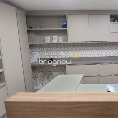 Sala com 212m², no bairro Centro em Florianópolis