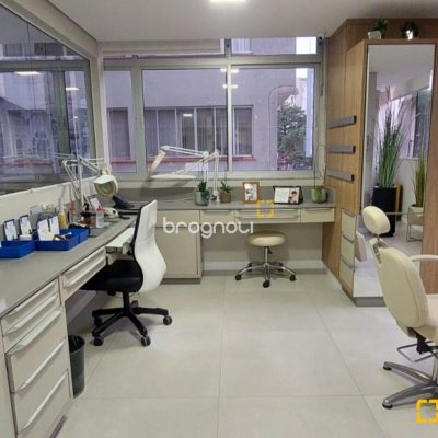Sala com 212m², no bairro Centro em Florianópolis