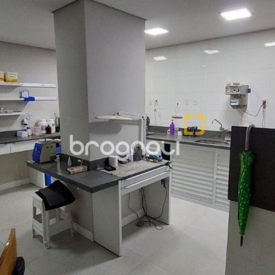 Sala com 212m², no bairro Centro em Florianópolis