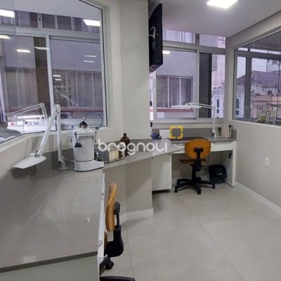 Sala com 212m², no bairro Centro em Florianópolis