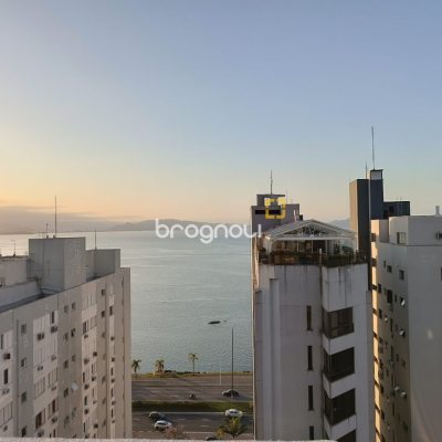 Apartamento com 122m², 3 quartos (sendo 1 suíte), 1 garagem, no bairro Centro em Florianópolis