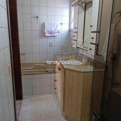 Apartamento com 122m², 3 quartos (sendo 1 suíte), 1 garagem, no bairro Centro em Florianópolis