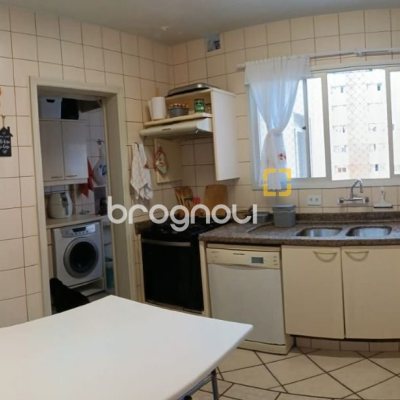 Apartamento com 122m², 3 quartos (sendo 1 suíte), 1 garagem, no bairro Centro em Florianópolis