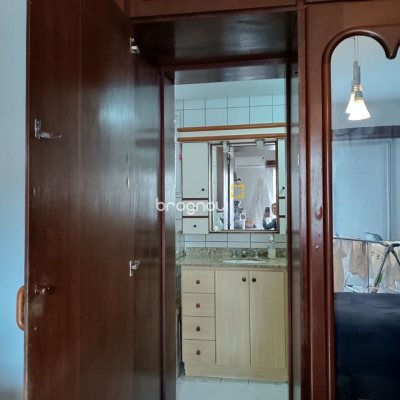 Apartamento com 122m², 3 quartos (sendo 1 suíte), 1 garagem, no bairro Centro em Florianópolis