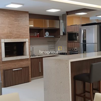 Apartamento com 122m², 3 quartos (sendo 1 suíte), 1 garagem, no bairro Centro em Florianópolis