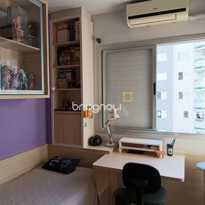 Apartamento com 122m², 3 quartos (sendo 1 suíte), 1 garagem, no bairro Centro em Florianópolis