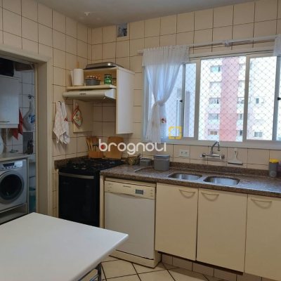 Apartamento com 122m², 3 quartos (sendo 1 suíte), 1 garagem, no bairro Centro em Florianópolis