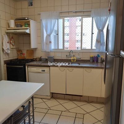 Apartamento com 122m², 3 quartos (sendo 1 suíte), 1 garagem, no bairro Centro em Florianópolis
