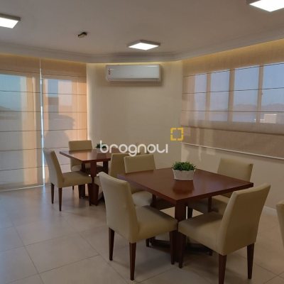 Apartamento com 122m², 3 quartos (sendo 1 suíte), 1 garagem, no bairro Centro em Florianópolis