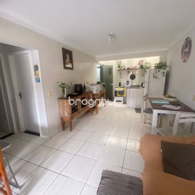 Casa com 64m², 2 quartos (sendo 1 suíte), 1 garagem, no bairro Ingleses em Florianópolis