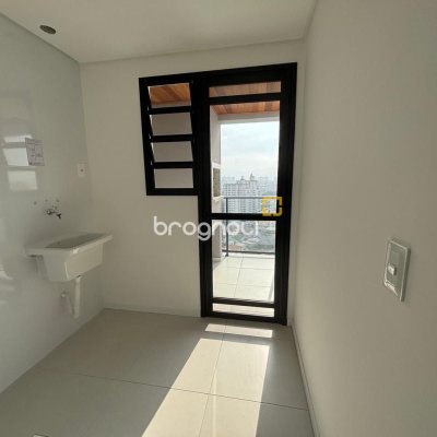Apartamento com 86m², 2 quartos (sendo 1 suíte), 2 garagens, no bairro Barreiros em São José