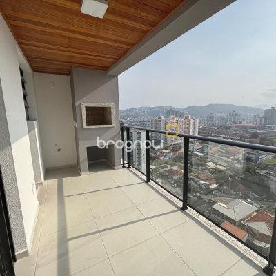 Apartamento com 86m², 2 quartos (sendo 1 suíte), 2 garagens, no bairro Barreiros em São José
