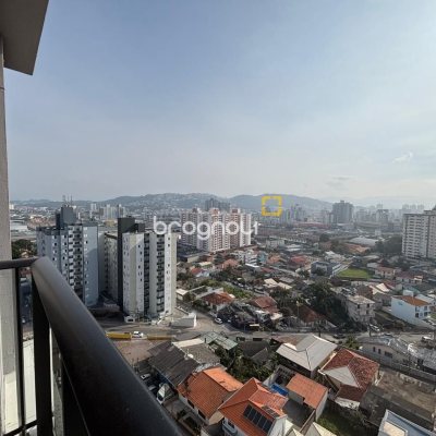 Apartamento com 86m², 2 quartos (sendo 1 suíte), 2 garagens, no bairro Barreiros em São José
