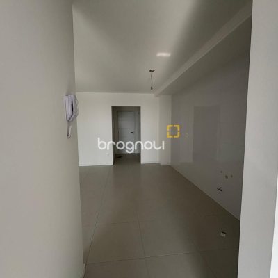 Apartamento com 86m², 2 quartos (sendo 1 suíte), 2 garagens, no bairro Barreiros em São José