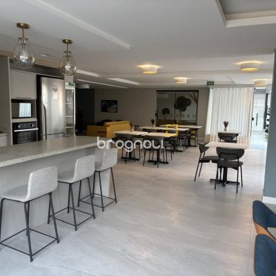 Apartamento com 86m², 2 quartos (sendo 1 suíte), 2 garagens, no bairro Barreiros em São José
