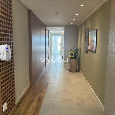 Apartamento com 86m², 2 quartos (sendo 1 suíte), 2 garagens, no bairro Barreiros em São José