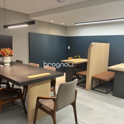 Apartamento com 86m², 2 quartos (sendo 1 suíte), 2 garagens, no bairro Barreiros em São José