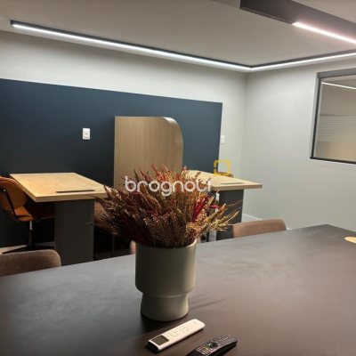 Apartamento com 86m², 2 quartos (sendo 1 suíte), 2 garagens, no bairro Barreiros em São José