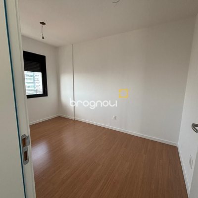 Apartamento com 86m², 2 quartos (sendo 1 suíte), 2 garagens, no bairro Barreiros em São José
